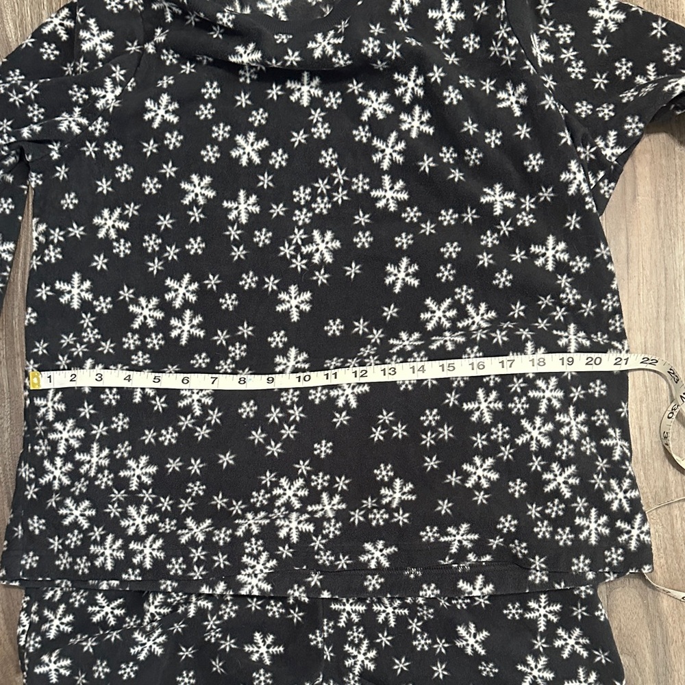 Old Navy Women's Black and White Snowflake Pajama Set - Picture 4 of 8